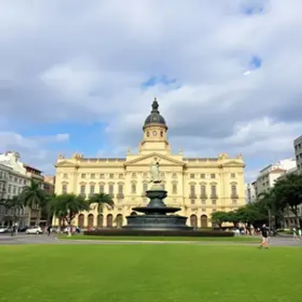 Praça Sete de Setembro guia completo: opções úteis para turistas e moradores