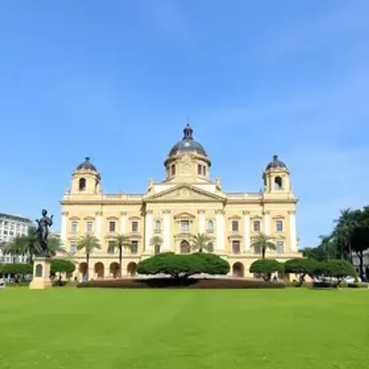 Praça Sete de Setembro vale a pena visitar? Veja quando incluir no roteiro
