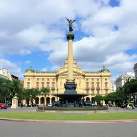 Praça da Liberdade vale a pena visitar? Veja quando incluir no roteiro