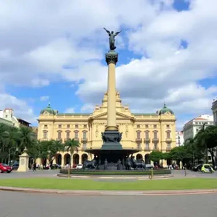Praça da Liberdade vale a pena visitar? Veja quando incluir no roteiro