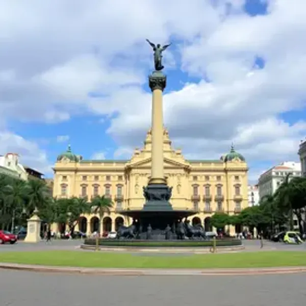 Praça da Liberdade vale a pena visitar? Veja quando incluir no roteiro